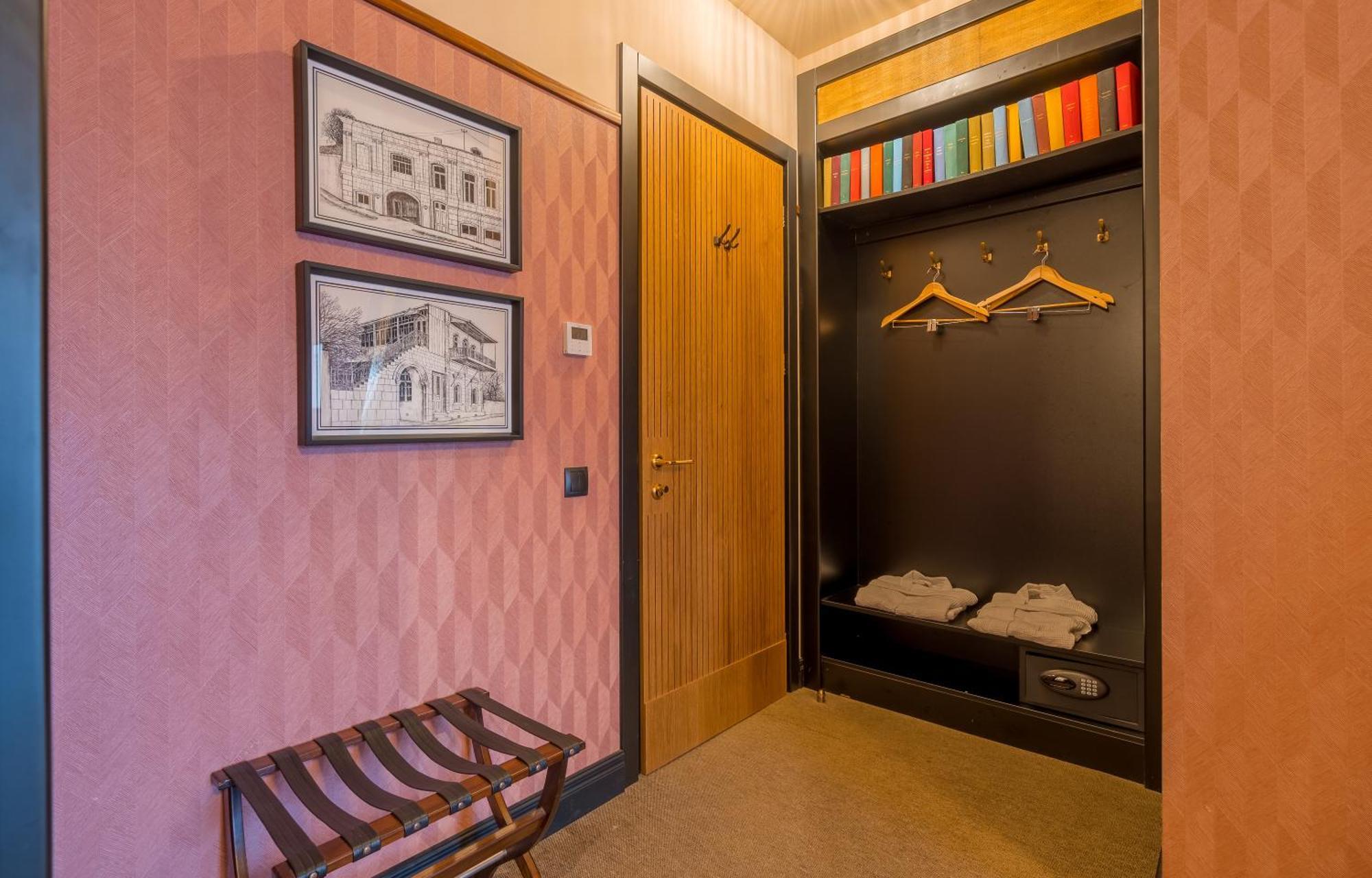 Communal Hotel Kutaisi Zewnętrze zdjęcie